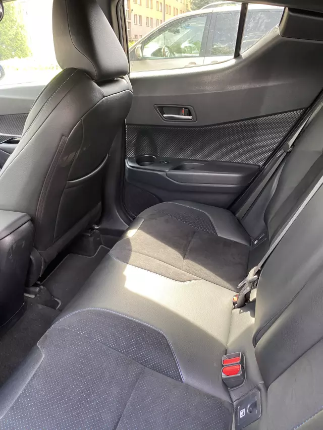 TOYOTA C-HR Selection CVT