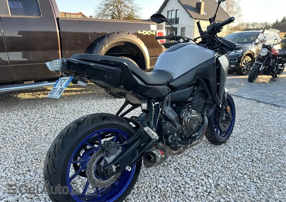YAMAHA MT 