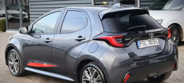TOYOTA Yaris 