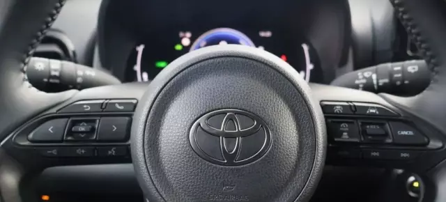 TOYOTA Yaris 