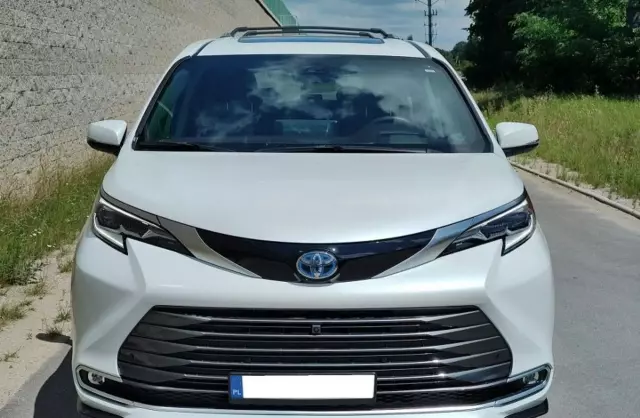 TOYOTA Sienna 