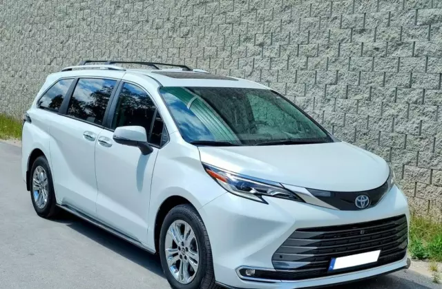 TOYOTA Sienna 