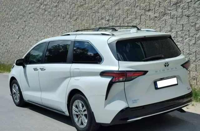 TOYOTA Sienna 