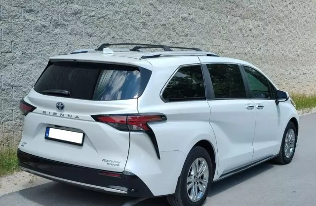 TOYOTA Sienna 