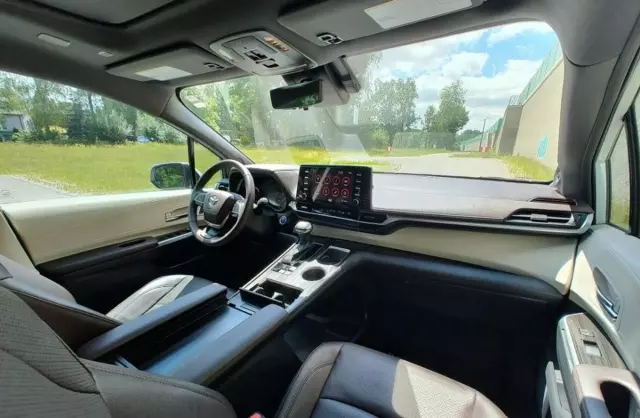 TOYOTA Sienna 