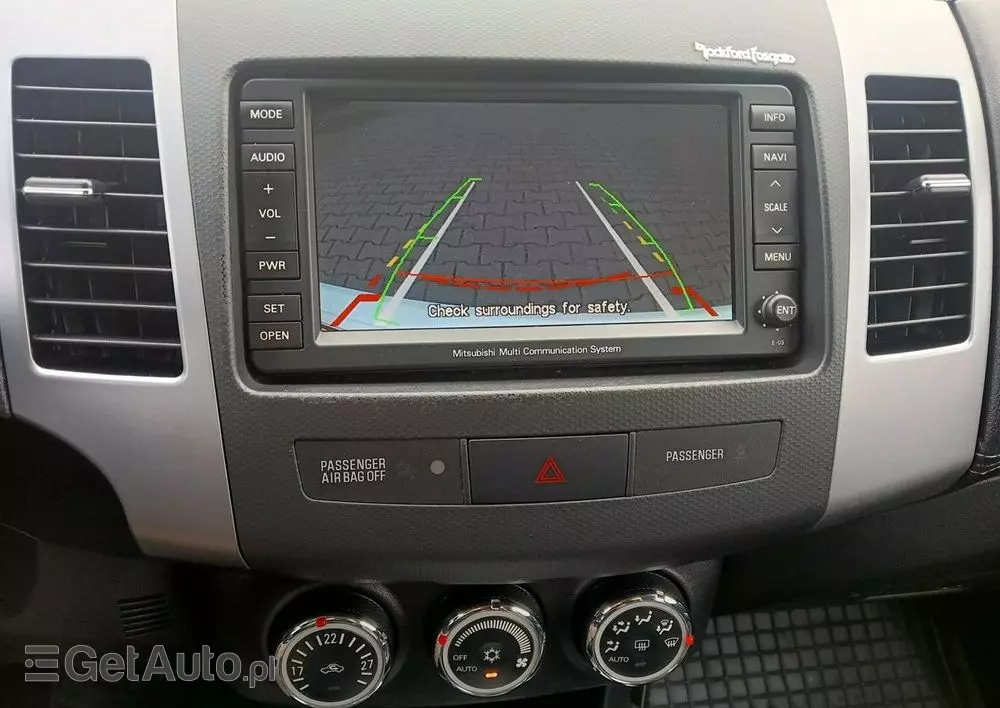 MITSUBISHI Outlander 