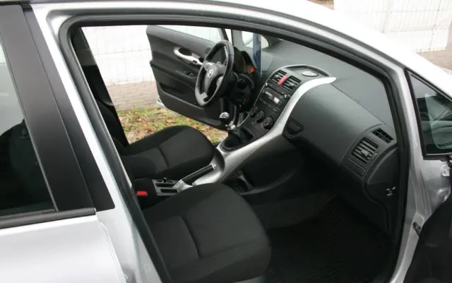 TOYOTA Auris 1.33 VVT-i