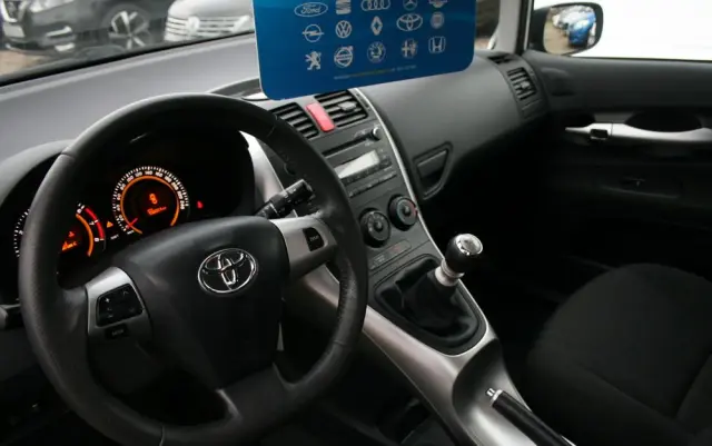 TOYOTA Auris 1.33 VVT-i