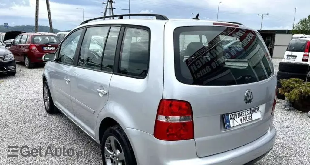 VOLKSWAGEN Touran 
