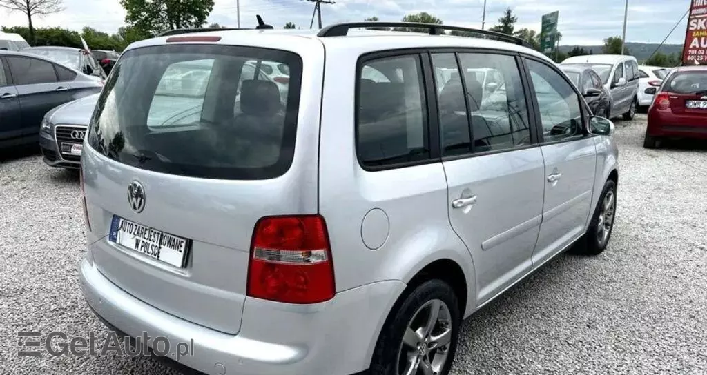 VOLKSWAGEN Touran 