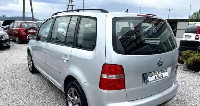 VOLKSWAGEN Touran 