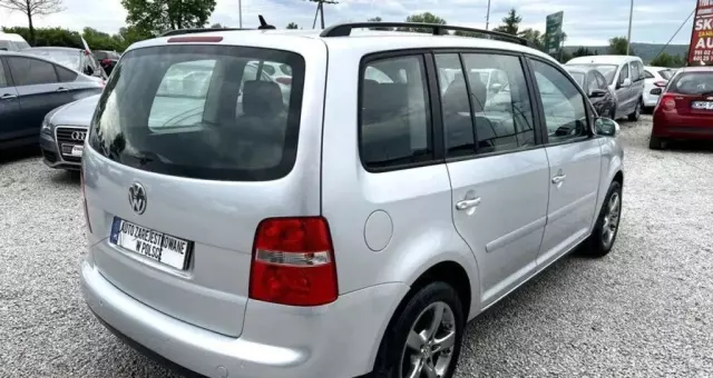 VOLKSWAGEN Touran 