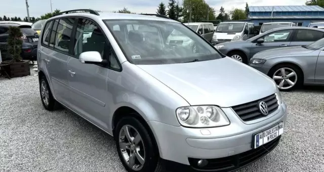 VOLKSWAGEN Touran 
