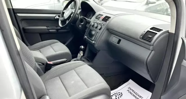 VOLKSWAGEN Touran 