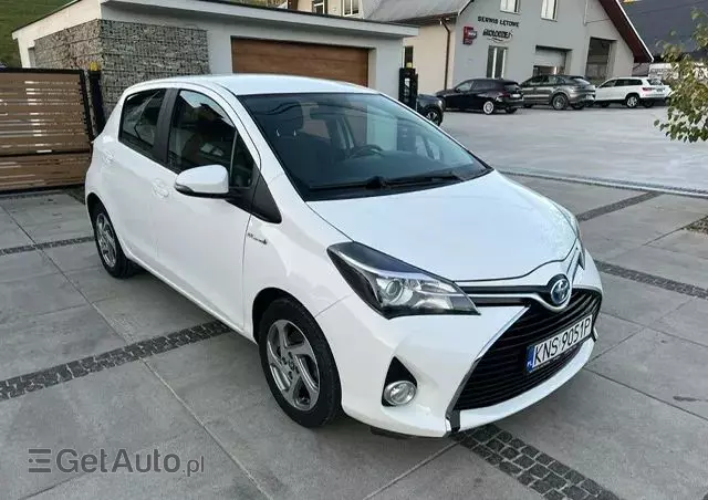 TOYOTA Yaris Hybrid 100 Selection Passion