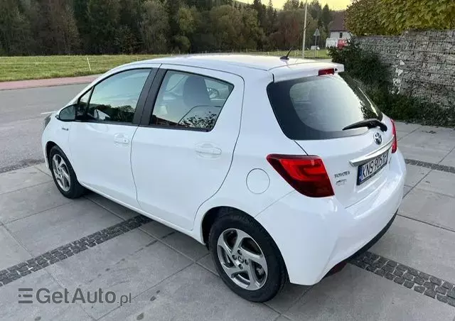TOYOTA Yaris Hybrid 100 Selection Passion