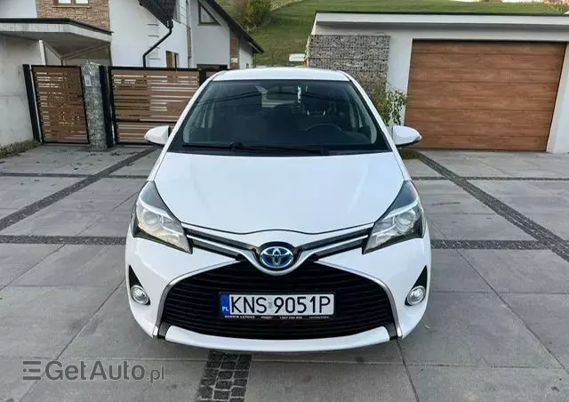 TOYOTA Yaris Hybrid 100 Selection Passion