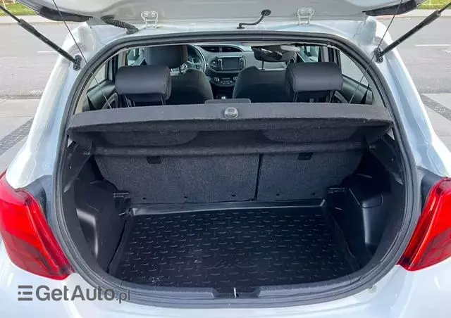 TOYOTA Yaris Hybrid 100 Selection Passion