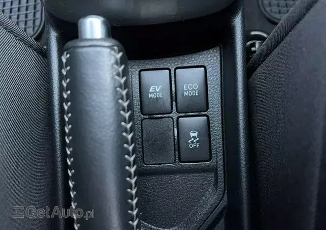 TOYOTA Yaris Hybrid 100 Selection Passion