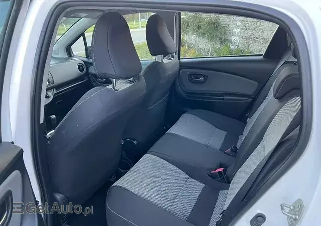 TOYOTA Yaris Hybrid 100 Selection Passion