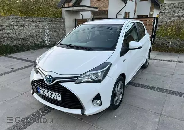 TOYOTA Yaris Hybrid 100 Selection Passion