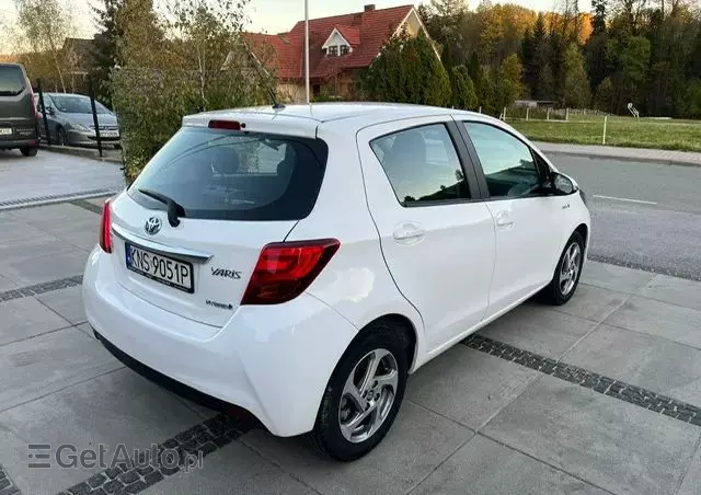 TOYOTA Yaris Hybrid 100 Selection Passion