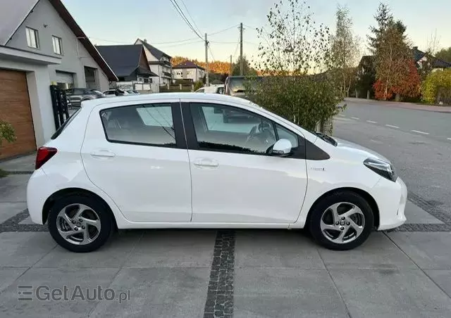 TOYOTA Yaris Hybrid 100 Selection Passion
