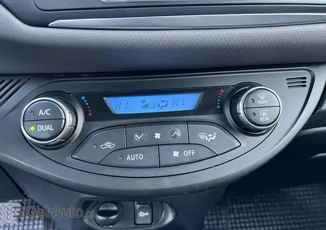 TOYOTA Yaris Hybrid 100 Selection Passion