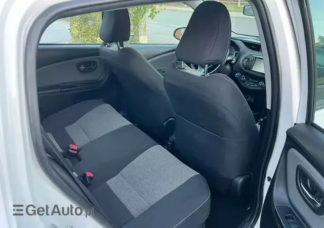 TOYOTA Yaris Hybrid 100 Selection Passion