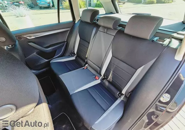 SKODA Octavia Combi 1.6 TDI (Green tec) DSG Joy