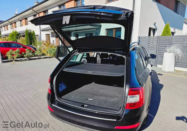 SKODA Octavia Combi 1.6 TDI (Green tec) DSG Joy