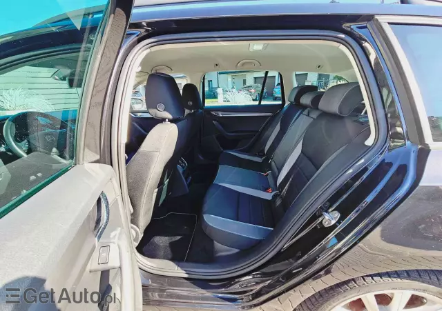 SKODA Octavia Combi 1.6 TDI (Green tec) DSG Joy