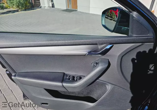 SKODA Octavia Combi 1.6 TDI (Green tec) DSG Joy