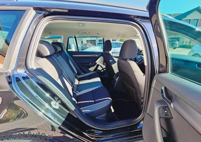 SKODA Octavia Combi 1.6 TDI (Green tec) DSG Joy