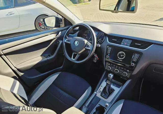 SKODA Octavia Combi 1.6 TDI (Green tec) DSG Joy