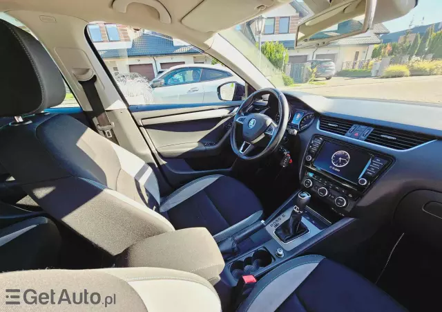 SKODA Octavia Combi 1.6 TDI (Green tec) DSG Joy