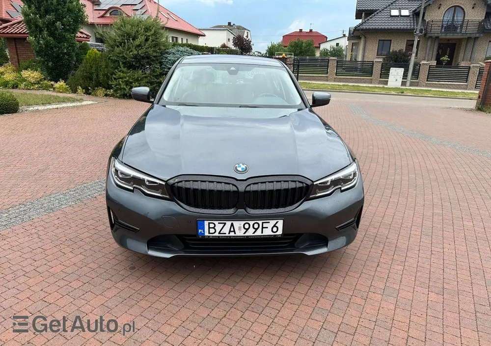 BMW Seria 3 318d Edition Luxury Line Purity