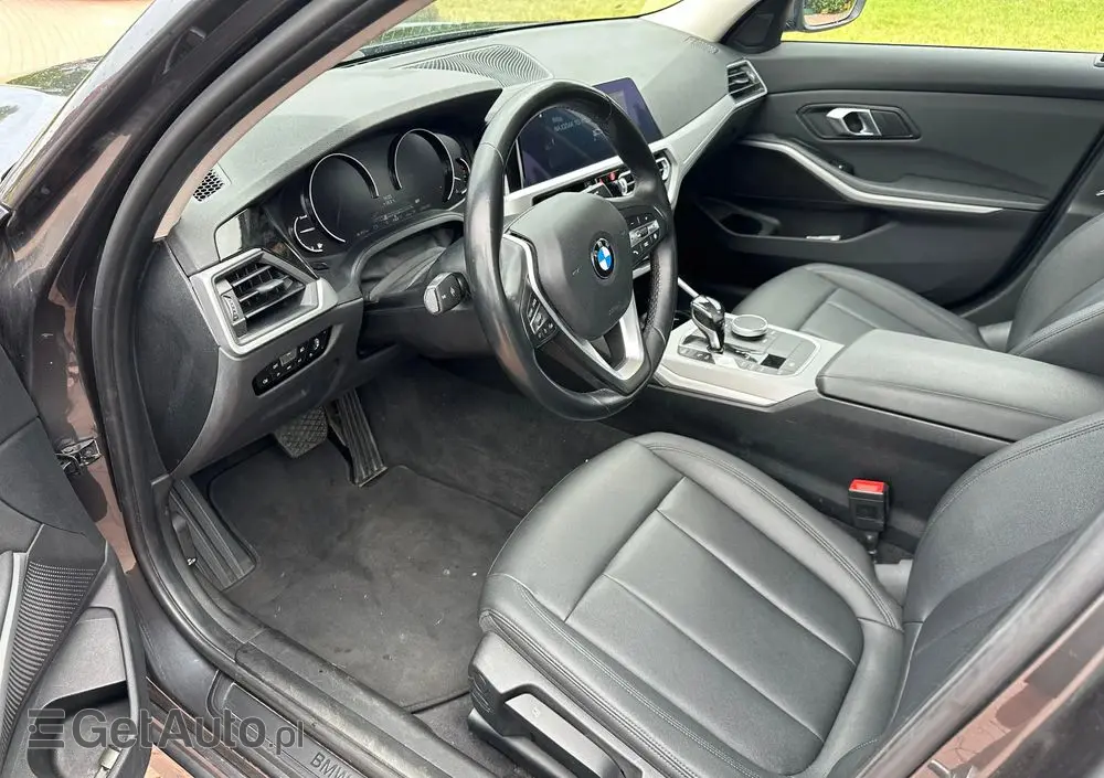 BMW Seria 3 318d Edition Luxury Line Purity