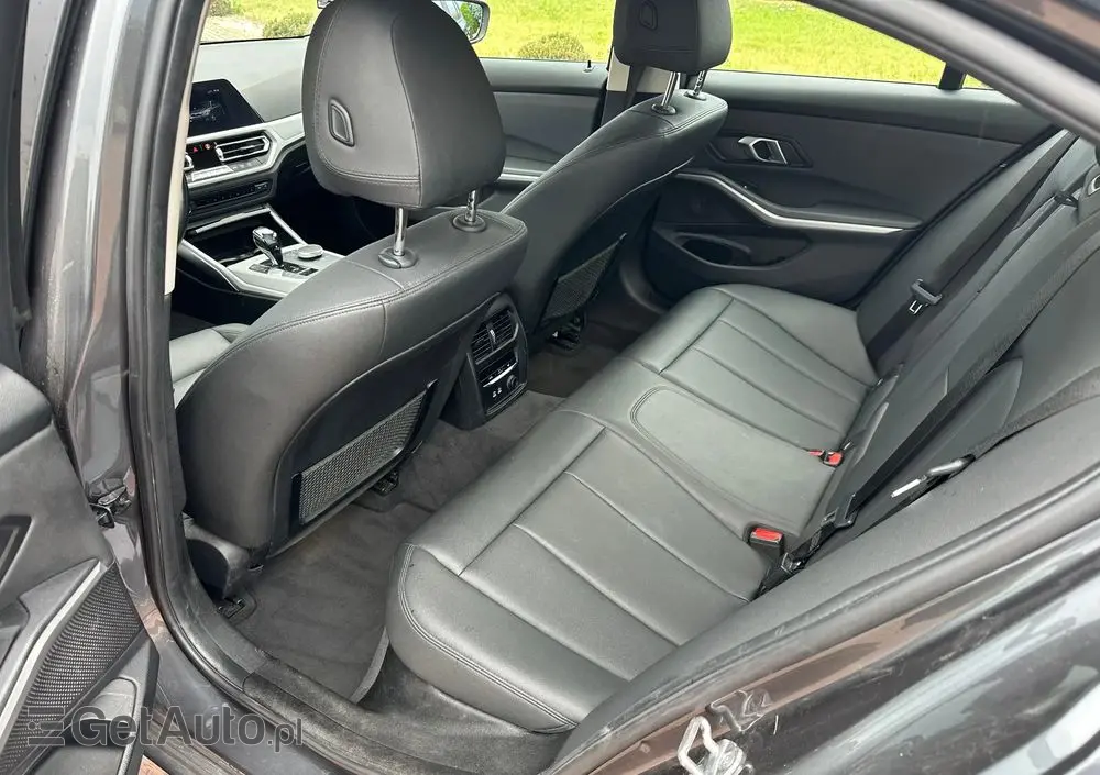 BMW Seria 3 318d Edition Luxury Line Purity