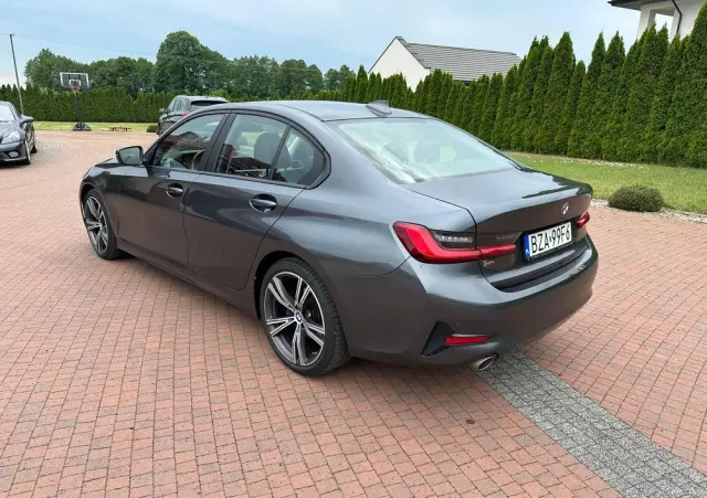 BMW Seria 3 318d Edition Luxury Line Purity