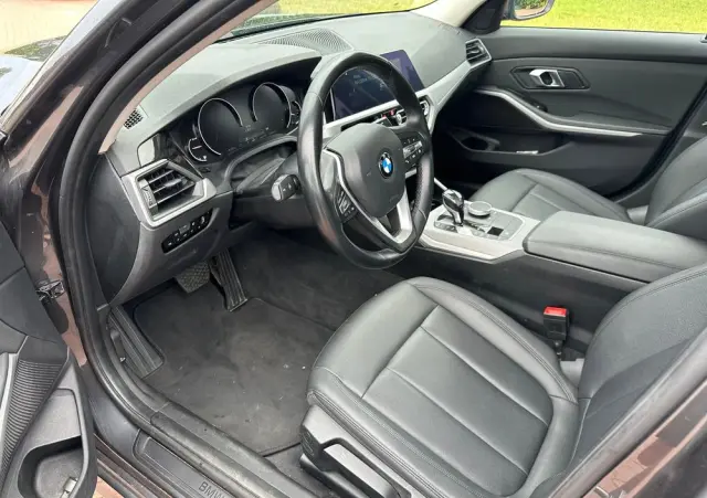 BMW Seria 3 318d Edition Luxury Line Purity