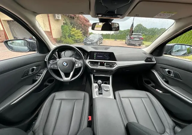 BMW Seria 3 318d Edition Luxury Line Purity