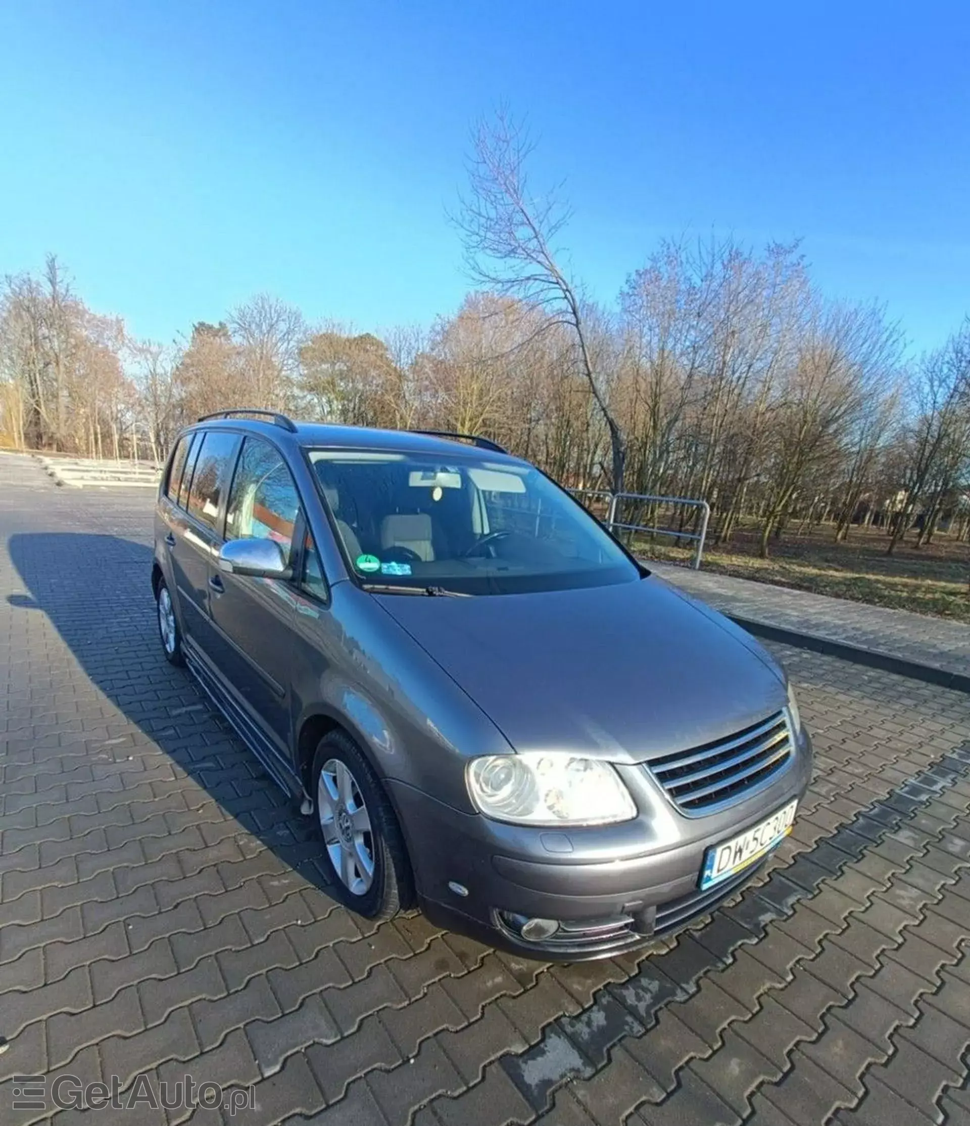 VOLKSWAGEN Touran 