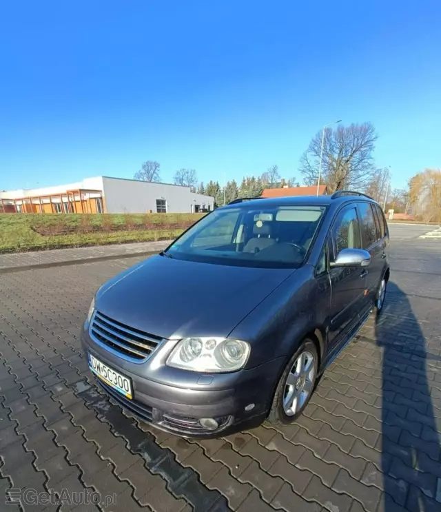 VOLKSWAGEN Touran 