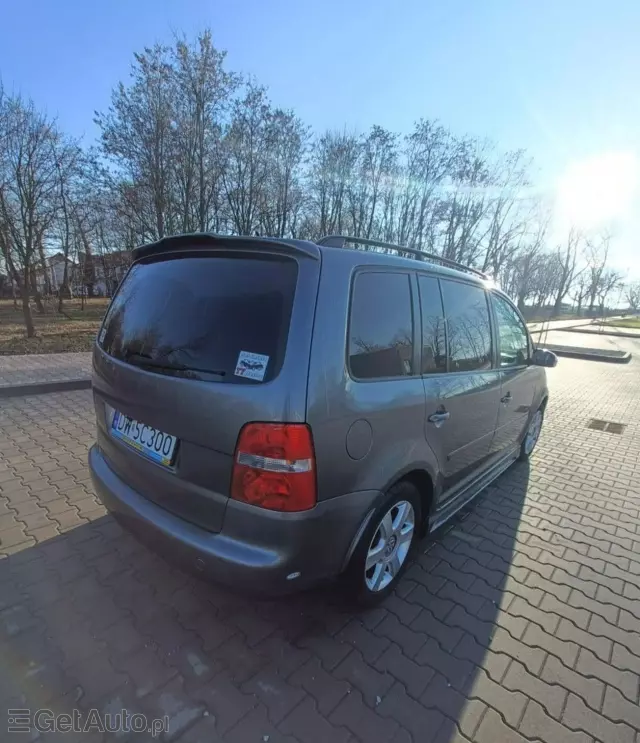 VOLKSWAGEN Touran 