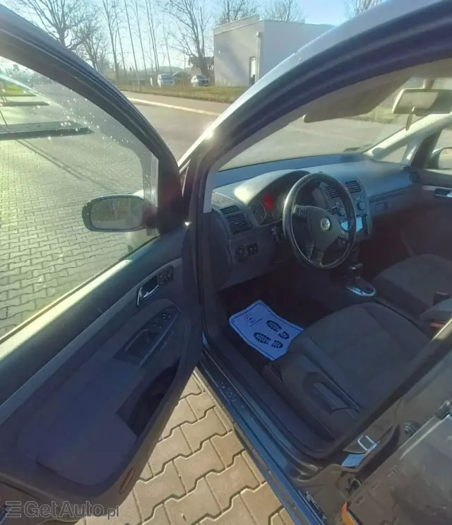 VOLKSWAGEN Touran 