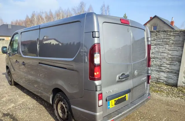 OPEL Vivaro 