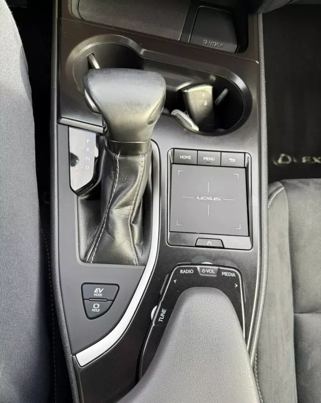 LEXUS UX 250h Elegance 2WD