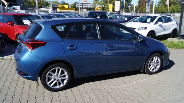 TOYOTA Auris Active