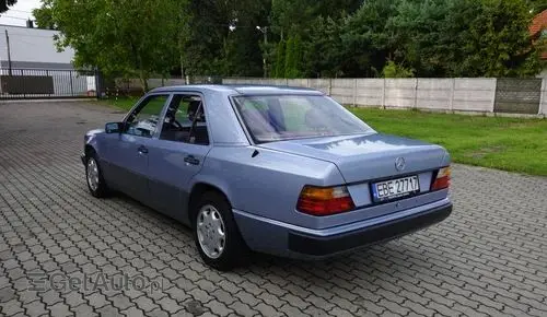 MERCEDES-BENZ W124 